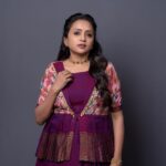 Suma Kanakala Instagram - Embrace the journey; your destination is worth it. styled by @stylebyannapurna Collaboration with Outfit @vrb_collections Jewellery @kaya_online_ Makeup @emraanartistry Hair @koduruamarnath Photography @valmikiramuphotography #sumakanakala #anchorsuma #anchorsumakanakala #kanakalasuma #tuesdaythoughts #tuesday
