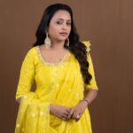 Suma Kanakala Instagram - Stars can’t shine without darkness..💛✨ . styled by @stylebyannapurna wearing : @maramsclothing_official Jewellery @alluringaccessories.a2 Hair @koduruamarnath Photography @valmikiramuphotography #sumakanakala #anchorsuma #anchorsumakanakala #kanakalasuma