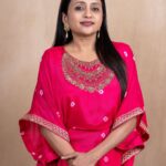 Suma Kanakala Instagram - Happiness is the best makeup..💞✨😍 . styled by @stylebyannapurna Wearing : @vrb_collections Jewellery: @thedazzlevogue Hair @koduruamarnath Photography @valmikiramuphotography #sumakanakala #anchorsuma #anchorsumakanakala #kanakalasuma