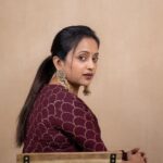 Suma Kanakala Instagram - Life is too short to spend it at war with yourself😊 . styled by @stylebyannapurna Wearing @kanakadharadesigns Jewellery @alluringaccessories.a2 Photography @valmikiramuphotography #sumakanakala #anchorsuma #anchorsumakanakala #kanakalasuma
