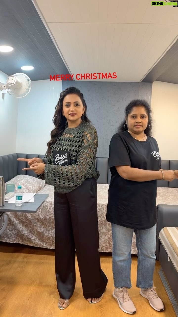 Suma Kanakala Instagram - Merry Christmas everyone🎄🎅🏻❤️✨😍 . #happychristmas #christmas #christmas2023 #christmastime #christmas🎄 #merrychristmas #christmasvibes🎄