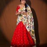 Suma Kanakala Instagram - There is beauty in the chaos of living✨ . styled by @stylebyannapurna Wearing: @varahi_artstudio Jewellery: @alluringaccessories.a2 @tantra.brassjewellery Makeup @madhu_derangula Hair @koduruamarnath Photography @swipeupproductions #sumakanakala #anchorsuma #anchorsumakanakala #kanakalasuma #Mondaymotivation