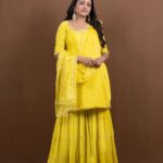 Suma Kanakala Instagram - Stars can’t shine without darkness..💛✨ . styled by @stylebyannapurna wearing : @maramsclothing_official Jewellery @alluringaccessories.a2 Hair @koduruamarnath Photography @valmikiramuphotography #sumakanakala #anchorsuma #anchorsumakanakala #kanakalasuma