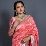Suma Kanakala Instagram - Stay patient and trust the journey.. Styled by @stylebyannapurna Collaboration with Outfit @vrb_collections Jewellery @fashioncurvee Makeup @emraanartistry Hair @chinnisrinu_stylist Photography @valmikiramuphotography #sumakanakala #suma #kanakalasuma #anchorsuma #saturday #saturdayvibes