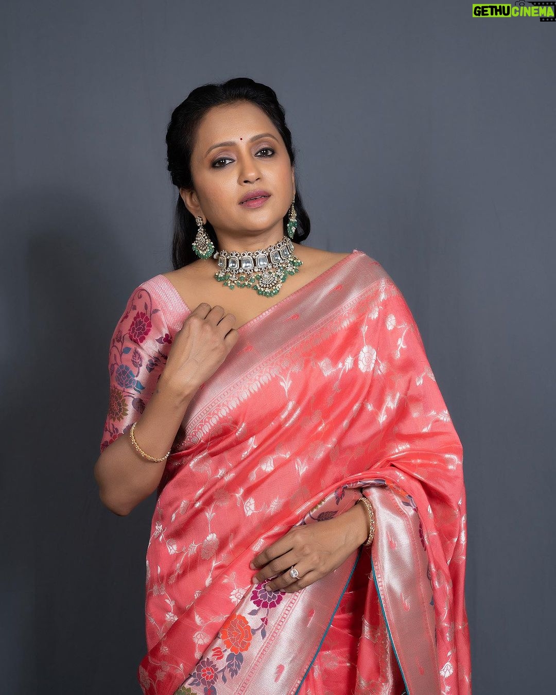 Suma Kanakala Instagram - Stay patient and trust the journey.. Styled by @stylebyannapurna Collaboration with Outfit @vrb_collections Jewellery @fashioncurvee Makeup @emraanartistry Hair @chinnisrinu_stylist Photography @valmikiramuphotography #sumakanakala #suma #kanakalasuma #anchorsuma #saturday #saturdayvibes