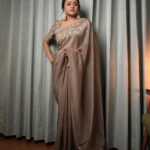 Suma Kanakala Instagram - Radiate positivity through out the day and you feel Everyday is Beautiful..🧡🤎 . styled by @stylebyannapurna Collaboration with Outfit @anushareddy.couture Jewellery @alluringaccessories.a2 Makeup @madhu_derangula Hair @koduruamarnath Photography @miracle_art_studio7 #sumakanakala #anchorsuma #anchorsumakanakala #kanakalasuma