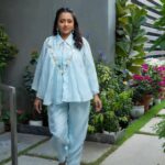 Suma Kanakala Instagram - Believe in the power of your dreams 🦋 Styled by @stylebyannapurna Collaboration with Outfit @kuntunaath.in Jewellery @sammohana_by_anushauppaluri Makeup @emraanartistry Hair @chinnisrinu_stylist Photography @valmikiramuphotography #sumakanakala #suma #anchorsuma #anchorsumakanakala #kanakalasuma
