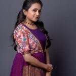 Suma Kanakala Instagram - Embrace the journey; your destination is worth it. styled by @stylebyannapurna Collaboration with Outfit @vrb_collections Jewellery @kaya_online_ Makeup @emraanartistry Hair @koduruamarnath Photography @valmikiramuphotography #sumakanakala #anchorsuma #anchorsumakanakala #kanakalasuma #tuesdaythoughts #tuesday