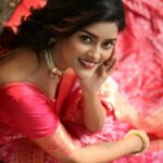 Suman Pattnaik Instagram - Swipe 👉 nd comment which one you like the most ❤️🤗🫶😍 Saree:- @odishavastralay MUA:- @artist.ranjan U r the best 🫶❤️🤗 Lastly Thank you my friend @the_speaking_panda for this beautiful clicks 🤗 #photoshoot #saree #instapost #instagram #instagood #actor