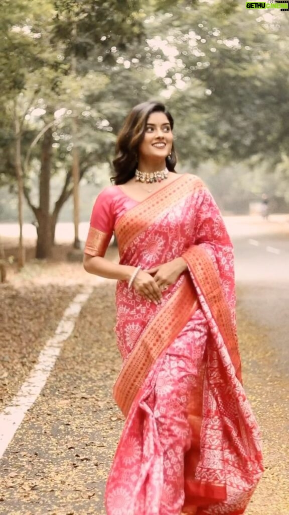 Suman Pattnaik Instagram - So beautiful so elegant…. Just looking like a wow❤️ If u also wanna looking like a wow then DM now to @odishavastralay #sareelove #reels #reelsindia #reelsvideo #instareels #instagram