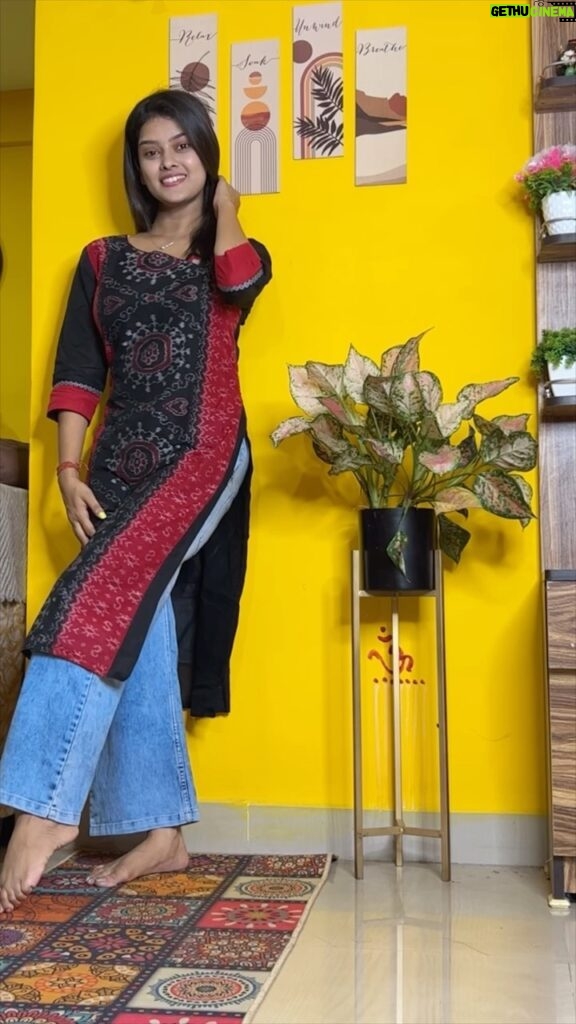 Suman Pattnaik Instagram - Twin with me in this festive season 😍 Thank you @sambalpuri_fashionfabric for this beautiful kurti ☺️ DM them for the details and order now✌️ #sambulpuri #festivewear #festivelook #indianwear #odiani #odiajhia #instagood #instafashion