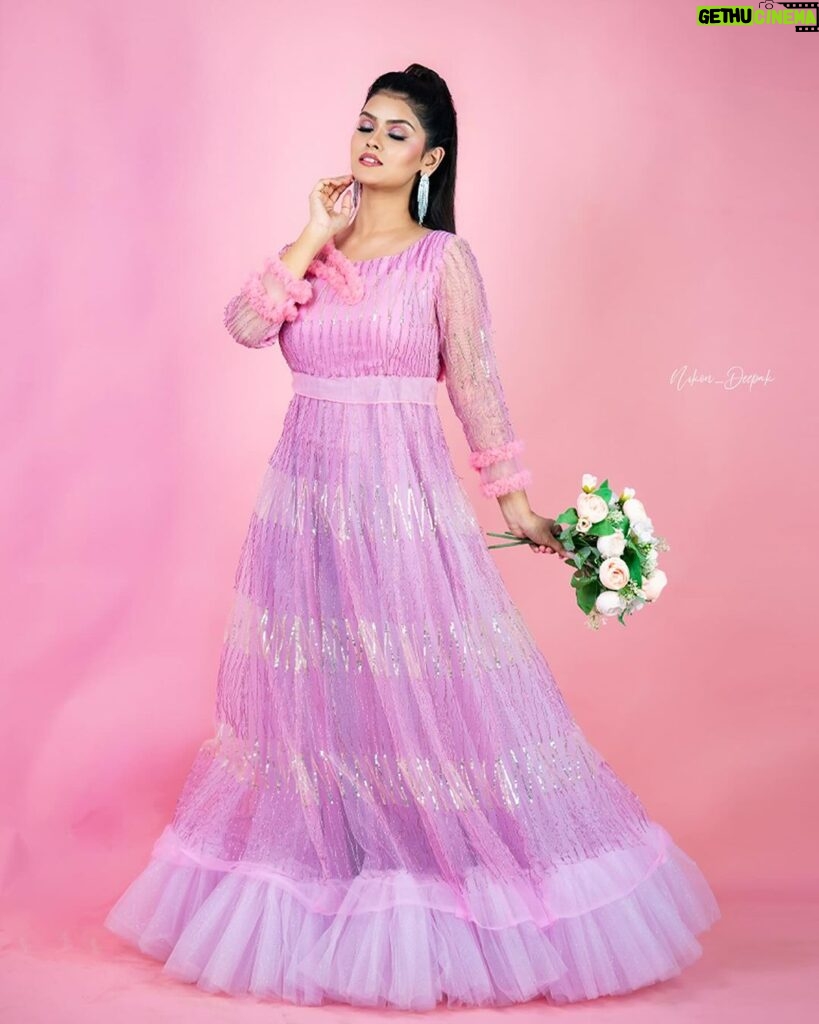 Suman Pattnaik Instagram - I’m the queen of my destiny 👑 Wearing @fashion_era_boutique Mua:- @booksoflooks Pc:- @storiesbyabinash @nikon_deepak #queen #instapost #instagram #photoshoot