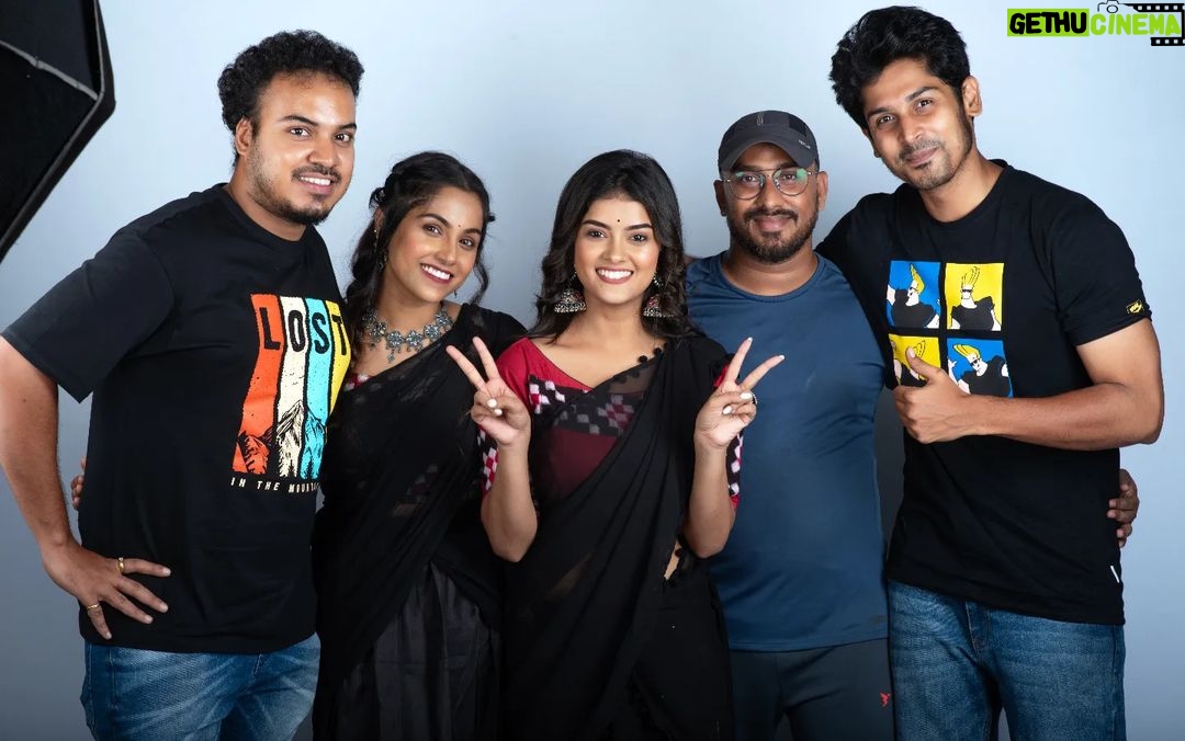 Suman Pattnaik Instagram - ମନ ଉଡି ଯାଏରେ - POSTER-SHOOT #BTS 📷 -Teaser OUT NOW !! Beautiful 🎵 @official_sumanpattnaik @damsel._.diaries smruti_r_the_director @antaraofficial @pragyan_hotaa @devanshientertainment1 @armaanmohantyofficial @the_speaking_panda @ajit_kumar_films @beingodiotic