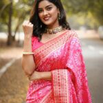 Suman Pattnaik Instagram - Swipe 👉 nd comment which one you like the most ❤️🤗🫶😍 Saree:- @odishavastralay MUA:- @artist.ranjan U r the best 🫶❤️🤗 Lastly Thank you my friend @the_speaking_panda for this beautiful clicks 🤗 #photoshoot #saree #instapost #instagram #instagood #actor