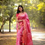 Suman Pattnaik Instagram - Swipe 👉 nd comment which one you like the most ❤️🤗🫶😍 Saree:- @odishavastralay MUA:- @artist.ranjan U r the best 🫶❤️🤗 Lastly Thank you my friend @the_speaking_panda for this beautiful clicks 🤗 #photoshoot #saree #instapost #instagram #instagood #actor