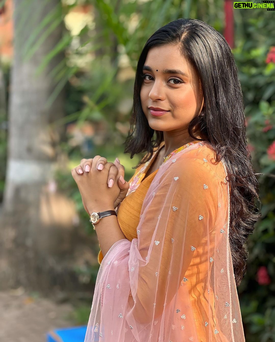 Sumbul Touqeer Khan Instagram - 🧡