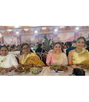 Sumona Chakravarti Instagram - Day 2 Shubho Saptami 🌸

This year i decided to repeat my sarees & not buy a single one. 😁🙌🏽

Jewellery - @curiocottagejewelry 

P.s Thank you Maa for the beautiful hand painted grey saree 🤗

#durgapuja #DuggaDugga #indianfestival #bongtoberfest #beingbangali #indianhandlooms #sareelove