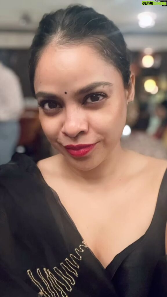 Sumona Chakravarti Instagram - Had to give in to the trend 😜 P.s i felt like a WOW 💥 ✨♥️💫 #DiwaliDressUp