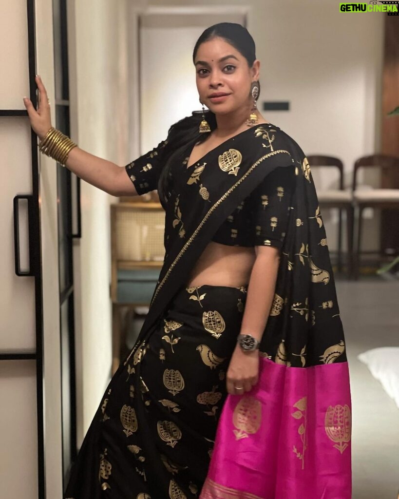 Sumona Chakravarti Instagram - A very happy Diwali from my heart and home to yours! Love, light, health and happiness! 🪔✨🪷🩷 #diwali #indianfestival #sareelove