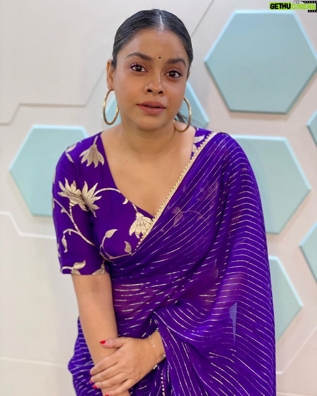 Sumona Chakravarti Instagram - LOYALTY AND RESPECT GOES BOTH WAYS. IF THEY DON'T RETURN IT, THEY DON'T DESERVE IT. Finally the last one for this season of #tkss #thekapilsharmashow π₯»- @ekaafashion.co π- @rameshpanda.mua Hair- @hairbysharda Stylist- @sacorina The beautiful sarees - i will miss you! Until the next time β¦ π«ΆπΌ #sareenotsorry #sareelove