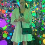 Sumona Chakravarti Instagram - The weekend Dump! 2 very cool exhibits at the @nmacc.india Infinity mirror & toilet paper show. N old friends decided to visit bbay this weekend too! ♥️😃🥰🌸