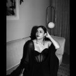 Sumona Chakravarti Instagram - Tossed by the waves, but refuse to sink 🧜🏼‍♀️ For #Umang2023 🫡 Glam team ✨ Styled by @sakshi312 Assisted by @vailanciaaa 📸 by @pehelaggarwal Make up by @rameshpanda.mua Hair by @jueesharda_mua @hairbysharda Outfit by @talkingthreadsofficial @auorstudio Earrings & Kada by @womencode.in Ring - @anantayabymani solikocommunications