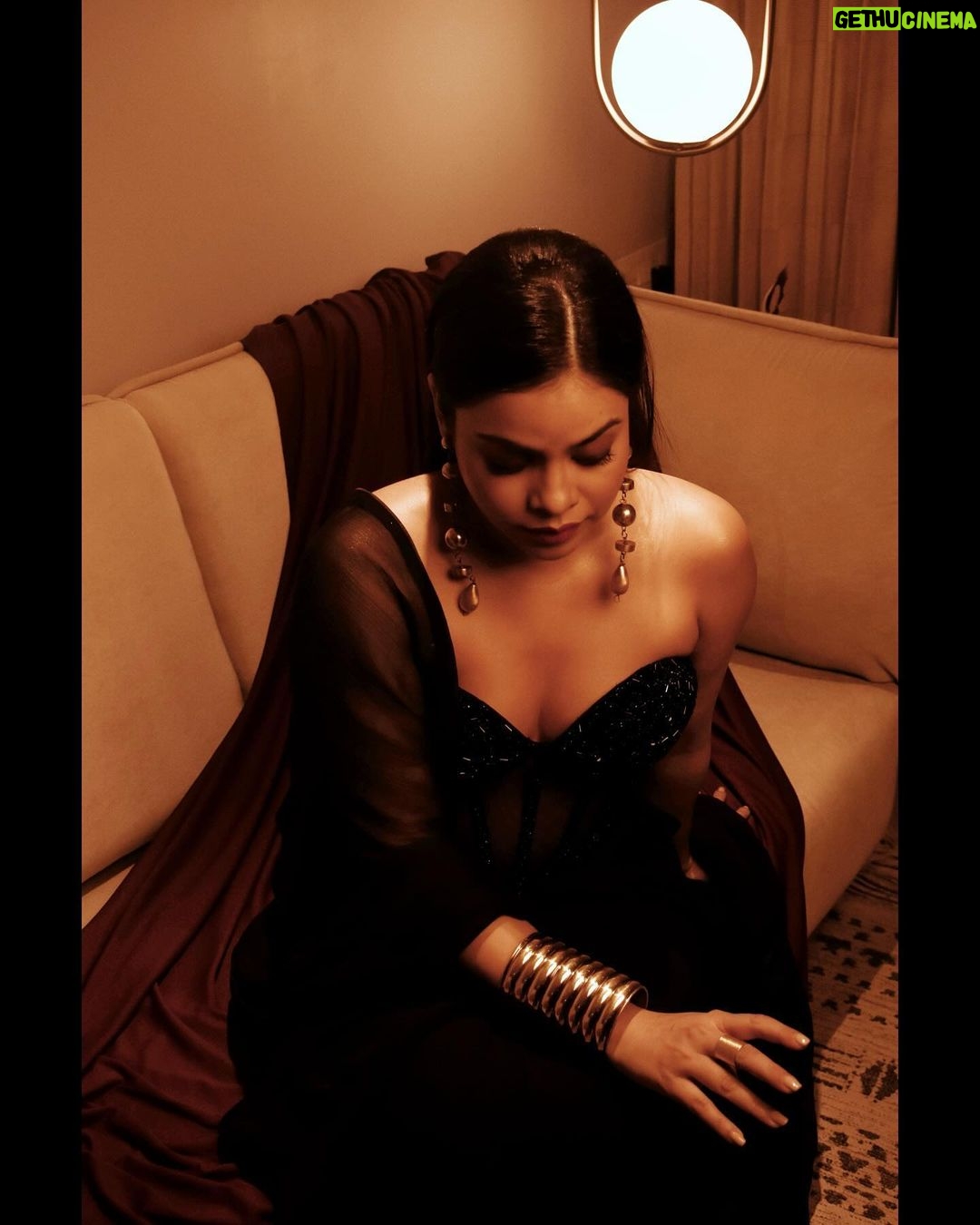 Sumona Chakravarti Instagram - Tossed by the waves, but refuse to sink 🧜🏼♀️ For #Umang2023 🫡 Glam team ✨ Styled by @sakshi312 Assisted by @vailanciaaa 📸 by @pehelaggarwal Make up by @rameshpanda.mua Hair by @jueesharda_mua @hairbysharda Outfit by @talkingthreadsofficial @auorstudio Earrings & Kada by @womencode.in Ring - @anantayabymani solikocommunications