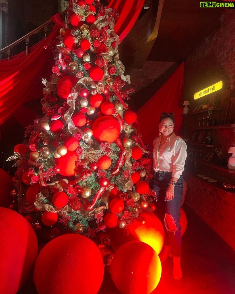 Sumona Chakravarti Instagram - Merry Christmas 🎅🏼🎄✨🤶🏼💚♥️