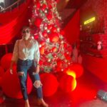 Sumona Chakravarti Instagram – Merry Christmas 🎅🏼🎄✨🤶🏼💚♥️