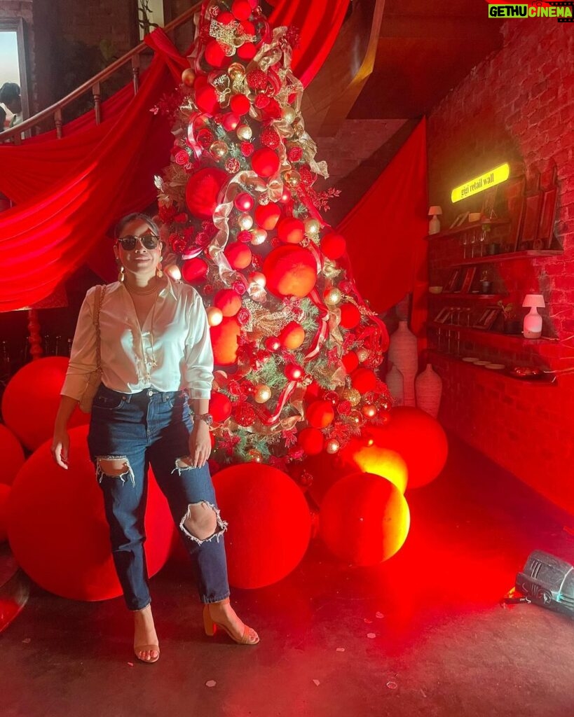 Sumona Chakravarti Instagram - Merry Christmas 🎅🏼🎄✨🤶🏼💚♥