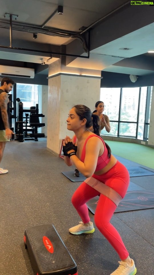 Sumona Chakravarti Instagram - Intensity in every rep, power in every move – @sumonachakravarti owning the workout game with @dimplemangal 's expertise! Join the movement and let the gains begin 💪🏻 . #TheTribe #JoinTheTribe #TheTribeTransformations #transformationjourney #workoutmotivations #movementculture #movementmeditation #movementlifestyle #consistencypaysoff #fitnesstransformations #fitnesstip Mumbai, Maharashtra