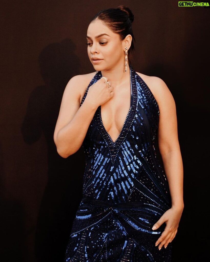 Sumona Chakravarti Instagram - Her mind swims at a depth most would drown in 🌊 Glam team ✨ Styled by @sakshi312 Assisted by @vailanciaaa Hair by @hairbysharda Make up by @rameshpanda.mua Captured 📸 by @pehelaggarwal Outfit @mehakmurpanalabel Jewellery @mozaati #ITAAWARDS2023 #redcarpet
