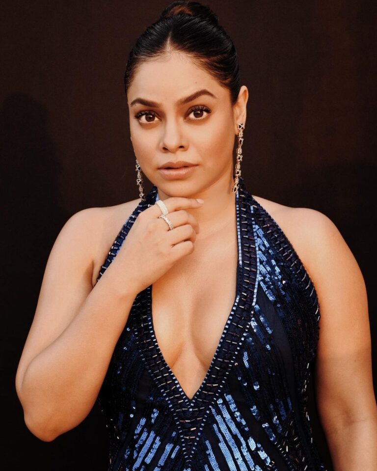 Sumona Chakravarti Instagram - Her mind swims at a depth most would drown in 🌊 Glam team ✨ Styled by @sakshi312 Assisted by @vailanciaaa Hair by @hairbysharda Make up by @rameshpanda.mua Captured 📸 by @pehelaggarwal Outfit @mehakmurpanalabel Jewellery @mozaati #ITAAWARDS2023 #redcarpet
