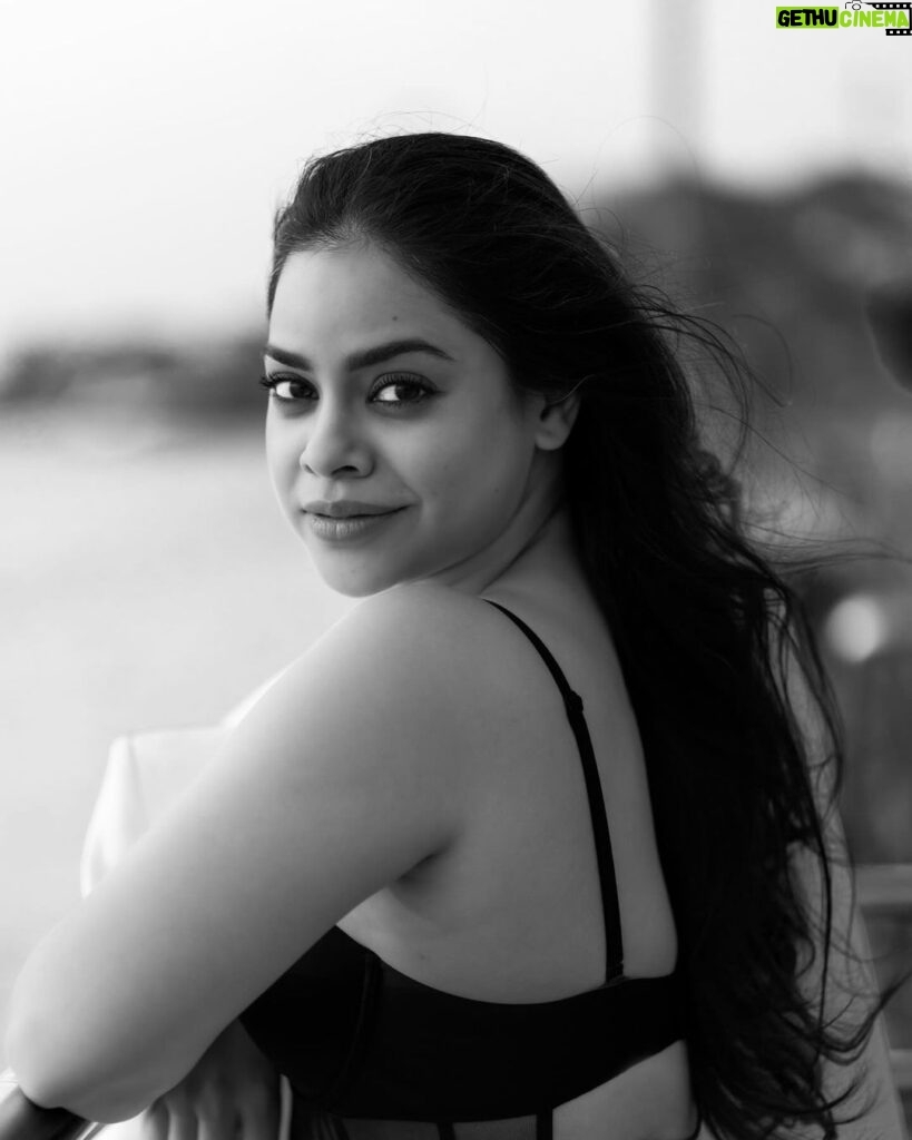 Sumona Chakravarti Instagram - Hello December! Worry about your character, not your reputation. Your character is who you are, your reputation is who people think you are. Thank you @ashimmohanty for wanting to photograph me. It had been a long time since i posed for the camera. Woke up at 5.30am, dabbed some bare minimum eye make up & blush, wore something out of my own wardrobe & here it is. Sumona 2.0 all geared up for 2024! 🪄 ✨ 🧚🏼‍♀