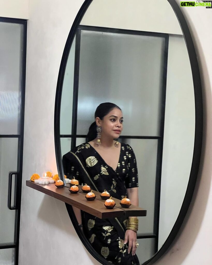 Sumona Chakravarti Instagram - A very happy Diwali from my heart and home to yours! Love, light, health and happiness! 🪔✨🪷🩷 #diwali #indianfestival #sareelove