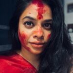 Sumona Chakravarti Instagram – Bijoya’r priti o shubechha 🌸🌺

I’m not a religious person at all but Durga … this feels different. There is a bond. A very personal, intimate bond. She makes me vulnerable & yet resilient. The only one to make me bow down to her. It’s her energy that i feel. 
Thank you Maa for your love & blessings always. 

Aasche bochor abar hobe ! 

Shubho Bijoya 🌺

#DuggaDugga 
 #happydussehra