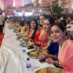 Sumona Chakravarti Instagram - Day 4 Shubho Navami 🌼 #durgapuja #DuggaDugga #indianfestival #bongtoberfest #beingbangali #indianhandlooms #sareelove #dhakaijamdani #ladyinred North Bombay Durga Puja