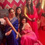 Sumona Chakravarti Instagram - Day 4 Shubho Navami 🌼 #durgapuja #DuggaDugga #indianfestival #bongtoberfest #beingbangali #indianhandlooms #sareelove #dhakaijamdani #ladyinred North Bombay Durga Puja
