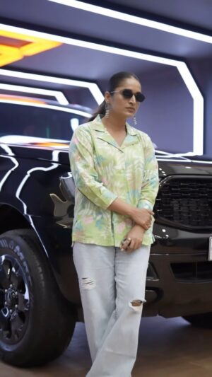 Surabhi Lakshmi Instagram - 🧿🧿 PHOENIX CHAPTER 3 🧿🧿 - 
Best Ceramic Coating In Kochi
Product:- Z3 Marine (Z3coating)
Cheranallor cochin .

@phoenixchapter3kochi 

❤️videography :  @sougandhsu 

❤️Editor. :  @thadieditz 

💄: @amal_ajithkumar 
 shirt: @_omikha_ 
 ❤️:@rasthamkhan 
 ❤️: @24_cinema_ 

@banayzkhan 

@Shaan_s_vj 
@So_lo_traveling 
@human_2_0_0_1
@J_i_t_h_u_007 
@Vibin_moscow 
@Salahudeen_ayoob
@Sidhanc 
@Pa__rtha__n
@_a_m_a_l_ms_94

#z3coating 
#ceramiccoating
#paintprotection 
#kochi 
#kerala
#endevour 
#endeavorlovers 
#jailermovie #thalaivar #carlovers #carlifestyle #fordendeavour #ford #fordendeavourclubofindia