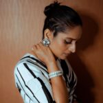 Surabhi Lakshmi Instagram - "Dressed in shades of sophistication. Black, white, and always right. ⚫⚪ #MonochromeMood" Clicks :@ash_fotographs Styling: @rashmimuraleedharan Hair&makeup: @amal_ajithkumar Saree: @silk_mandir Jewellery: @pureallure.in Blouse: @celebrate_clothes_n_crafts