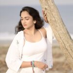 Surabhi Santosh Instagram – Isn’t it ironic?🤍

Photographer- @anandu._ps 
Jewellery – @labeldesiromance 
Styling- @kavithasantosh29 

#Beachshoot #vypinbeach #sunandsand #seashells #happyvaishu #trends #2023