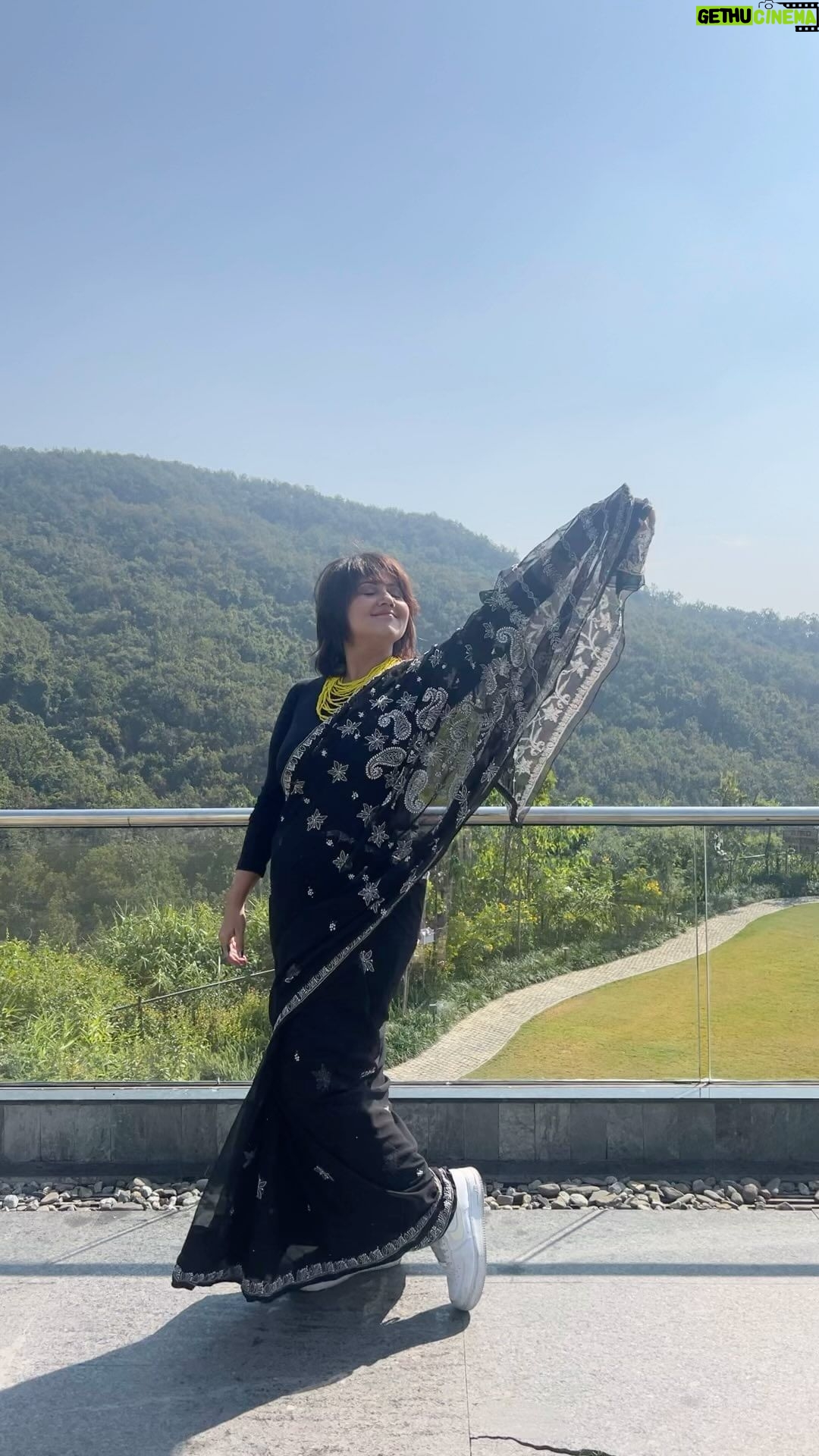 Swastika Mukherjee Instagram - Hills and chiffon ~ जन्मों के साथी 🤍🖤 . Nosepin from @gypsymaal 💕 Dehra Dun, India