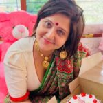 Swastika Mukherjee Instagram - Thank you truck loads @soumitascakeshop for sending so much love on my birthday. Thank you @abhisek.chakraborty.1985 for introducing me to her ❤️ Ek pet bhorti white forest cream er bhalobasha tule rakhlam agami din gulor jonyo. Take love 🥰