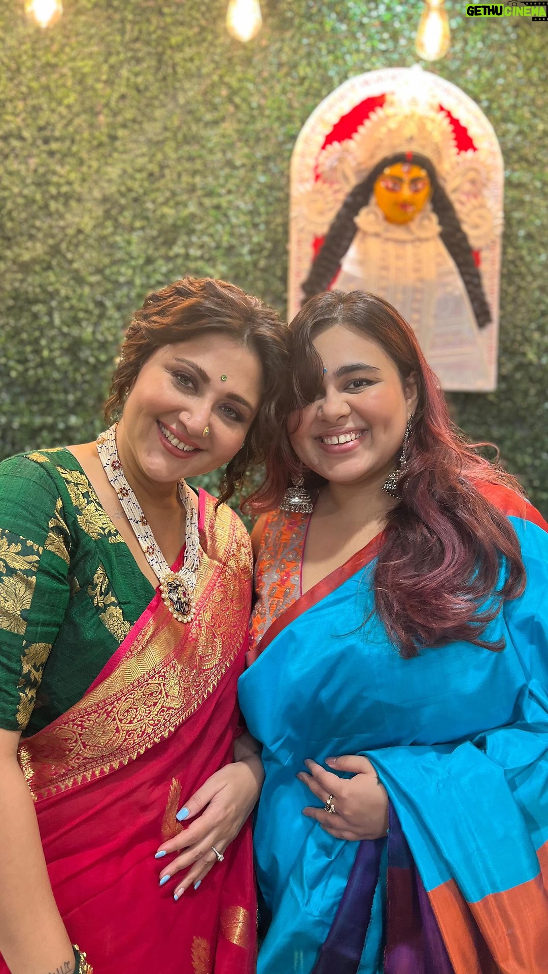 Swastika Mukherjee Instagram - Pujo kick starts with plenty of smiles. May your pujo be as bright as us. ✨💙💚❤️
