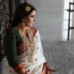 Swastika Mukherjee Instagram – We all have our most favourite saree from a collection. This one is mine. Rows of peacock in zari that looks like Gadhwal/ Kanjeevaram or a Chettinad cotton. But our weavers recreated this saree on Tant. One of the most stunning sarees in any of our collections.
@swastikamukherjee13 looks like a painting and @rishabhad you were magical.
Videographed by @reels_wala_bhaiya_ji
Managed by @lipstickler
Stills by @aritrakabir
Make up and hair: @prosenjit4867 and @mallicknita.bigbi Kolkata