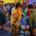 Swastika Mukherjee Instagram - সকাল থেকে রাত অবদি সহস্র মানুষকে চা/কফি খাইয়ে খুশি করেছেন এই দাদা। নন্দন প্রাঙ্গনে কত মানুষ, সিনেমা প্রেমিরা এসেছেন, কতজন এমনি এসেছেন ঘুরতে আর বাকিরা যারা এসছেন #selfie তুলতে, চা/কফি সবার চাই 💕 This year at @kiff__official I have two of my films #bijoyarpore and #matripokhho So along with my team, my friends I was also there, sipping tea, watching films and soaking the vibe. I am not sure who took the video and added music but it reached me and I am happy to share it with you all. যারা আমাদের পাশেই থাকেন তাদের কেও দলে সামিল করা দরকার, একটু আনন্দ share করার জন্য 🤩 Nandan নন্দন