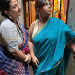 Swastika Mukherjee Instagram - মেয়ে আমার কত কত বছর পর পুজোর সময়ে আমার কাছে 🌺❤️ মা দুগগা মেয়েদের নিয়ে আসেন, আমিও যেখানে পারি আমার টাকে নিয়েই যাই। ১০০ টা ছবি তো তুলতেই হবে। I owe all my smiles to the one and only @anwesha24 She is therefore I am. . and darling @parama had kept this blouse under a truck full of blouses and forgotten about it, well I found it from under a gold mine and now it’s mine 🤣