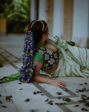 Swastika Mukherjee Instagram - নৈবেদ্য

শিউলী ফুল, চোখ কানাকানি সকাল হাতে হাত ছুঁইয়ে দেওয়ার ফাঁকে মায়ের শাড়িতে দেবীরূপে আগমন মেয়ের। নীলকন্ঠ থেকে যায় প্রতি মণ্ডপের আনাচে কানাচে। নৈবেদ্য মায়ের পায়ে…

Styling : @rishabhad 
Brand: @parama_g 
Make up @prosenjit4867 
Swastika managed by @lipstickler 
And debi @swastikamukherjee13