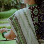 Swastika Mukherjee Instagram - নৈবেদ্য শিউলী ফুল, চোখ কানাকানি সকাল হাতে হাত ছুঁইয়ে দেওয়ার ফাঁকে মায়ের শাড়িতে দেবীরূপে আগমন মেয়ের। নীলকন্ঠ থেকে যায় প্রতি মণ্ডপের আনাচে কানাচে। নৈবেদ্য মায়ের পায়ে… Styling : @rishabhad Brand: @parama_g Make up @prosenjit4867 Swastika managed by @lipstickler And debi @swastikamukherjee13