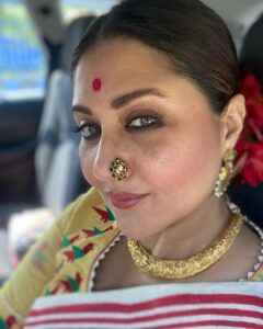 Swastika Mukherjee Instagram - Shubho Saptami shobai ke. For the love of Jawba-phool 🌺🌺 Full shajuguju coming later… #happypujo